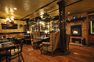 Oliver's Gastropub inside