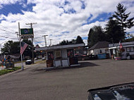 Harold's Burger outside