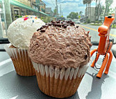 Luli's Cupcakes food