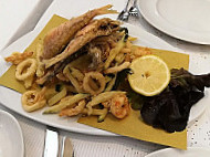 Del Pesce Al Pontile food