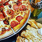 Round Table Pizza food