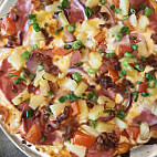 Round Table Pizza food