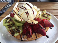 Waffle's Waffle & Coffee food