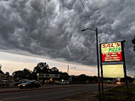 Sal's Pizza outside