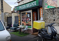 Pizza Delice outside