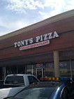 Tony's Pizza Italian outside