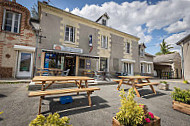 Café De La Gare inside