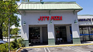 Jet's Pizza outside