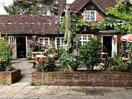 The Queen Inn outside