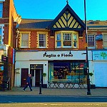 Paglia e Fieno -East Grinstead people