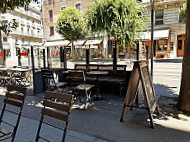 Le Pain Quotidien inside