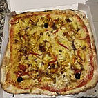 Station Pizza food