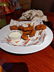 Hooters Niagara food