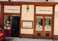 L'ardoise outside