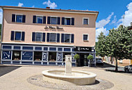 Le Place Neuve Hotel Restaurant outside