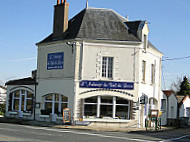 Auberge du Val de Loire outside