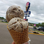 Braum's Ice Cream Dairy Store outside