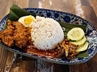 Nasi Lemak Ayam Goreng Crunchy (wawasan) inside