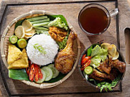 Rnnr D'street Nasi Budjet food