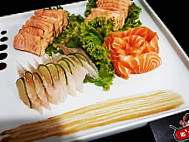 Lari's Sushi Lounge food