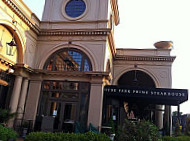 Hyde Park Prime Steakhouse outside