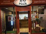 Aquí Pizza outside