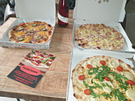 Pizza Sully, Pizzeria A Emporter Et Distributeur Automatique 24/24h 7/7j food