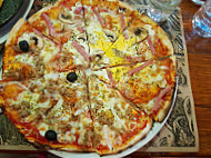 Valentino's Pizza food