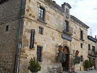 Tres Coronas De Silos outside