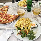 3 Bicas Pub food