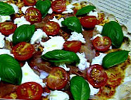 Tomo Pizzeria food