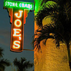 Joe's Stone Crab outside