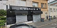 L'espace B outside