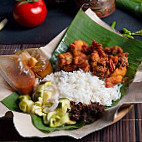 Nasi Lemak Ayam Goreng Rempah Kak Zai food