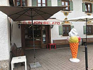 Il Buon Gelato outside