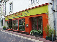 L'indochine outside