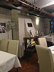 Restaurant Molon Lave inside