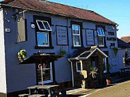 The Raven Inn outside