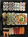 Tama Sushis inside