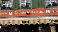 La Taverna outside