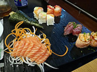 Roiyaru Sushi House food