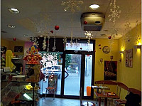 Metropolis Cafe inside