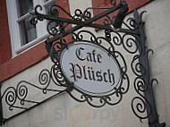 CafÉ PlÜsch, Monreal outside