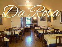 Pizzeria Da Rota inside