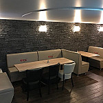 Lenzo Palace Pizzeria Takeaway inside