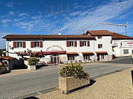 Restaurant De L'hôtel Chez Odile Bardos outside