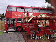 Le Bus A Pizza outside