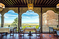 Parador De Oropesa inside