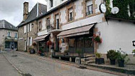 Papilles Et Pupilles outside