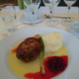 Restaurang Valhallsborg (fd Officersmaessen)  Mat